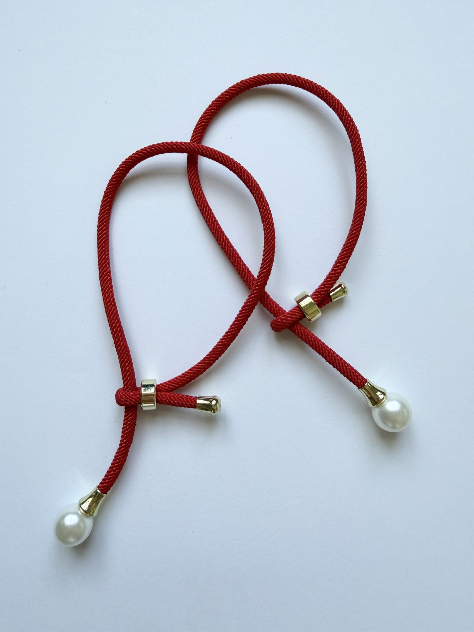 ONE LOVE - red protective thread with an acrylic pearl, set for girlfriends
