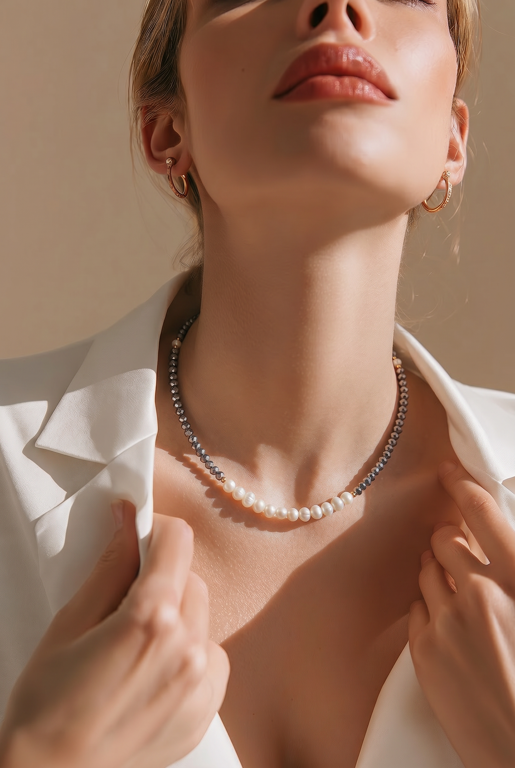 GRAFĪTA MIRDZUMS crystal choker with river pearls