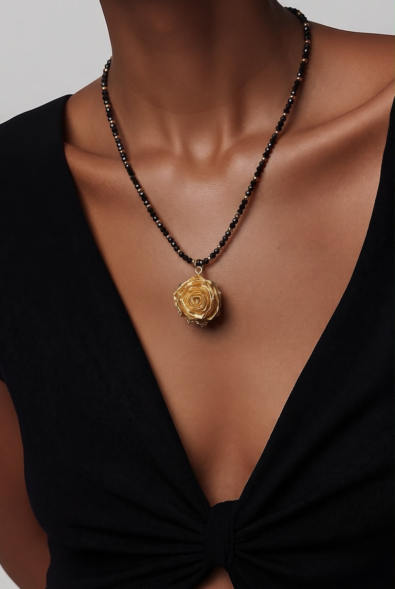PRE ORDER 06.10. ONIKSA Rosa viva medaljons