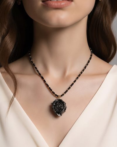 PRE ORDER 06.10.  ONIKSA Rosa viva medaljons